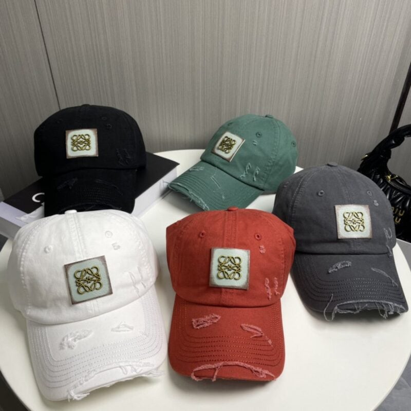 【AT2225】🧢ロエベLoewe〜新しいベースボールキャップ🧢、シンプルでクラシックなロゴ、質感が素晴らしい👍、上質なブランドの雰囲気、女神必須アイテム、カップル向け。
