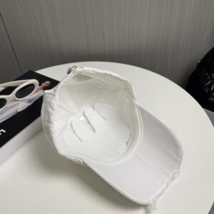 【AT2227】🧢 ロイヤル・ロエベ（Loewe）～新デザインのベースボールキャップ🧢、シンプルでクラシックなロゴ、質感が最高👍、上品なブランドの雰囲気、女神必需アイテム、カップル向け。