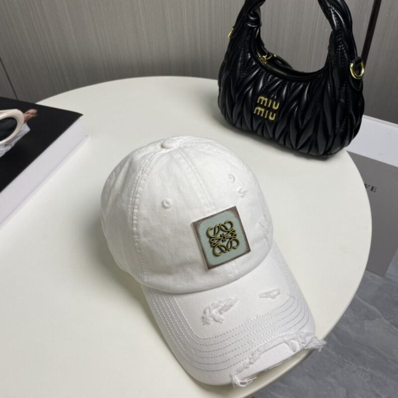 【AT2227】🧢 ロイヤル・ロエベ（Loewe）～新デザインのベースボールキャップ🧢、シンプルでクラシックなロゴ、質感が最高👍、上品なブランドの雰囲気、女神必需アイテム、カップル向け。