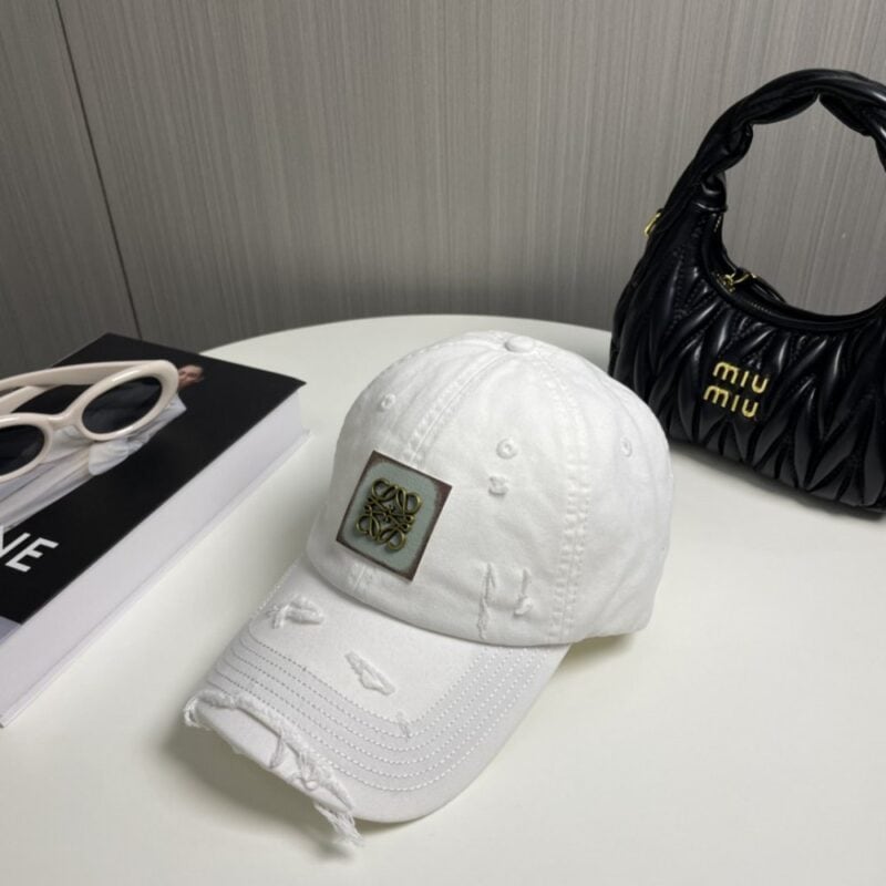 【AT2227】🧢 ロイヤル・ロエベ（Loewe）～新デザインのベースボールキャップ🧢、シンプルでクラシックなロゴ、質感が最高👍、上品なブランドの雰囲気、女神必需アイテム、カップル向け。