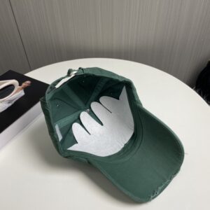 【AT2228】Loeweの新しいベースボールキャップは、シンプルでクラシックなロゴが特徴で、質感がとても素晴らしいです👍。エレガントなブランドの雰囲気が漂い、女神必須アイテムとして情侶用もございます。