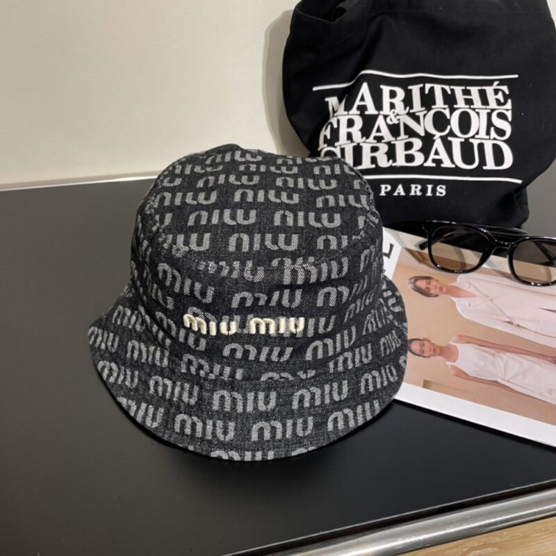 【AT2233】miumiuの新作デニムフィッシャーマン帽子- 現在最も人気のあるカラーシリーズ- ストリートファッション満載！トレンディで万能、彼氏と一緒に買い物に行こう！