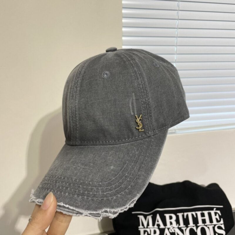 【AT2240】YSLの新しい洗い加工デニムベースボールキャップは、テクノロジーが向上し、洗い加工デニム風のストリートスタイルで、今のファッショナブルな男性や女性のスタイルにピッタリです。空港やストリートで撮られた写真は、とてもおしゃれ！