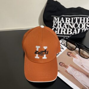 【AT2244】新しい発送 HERMÈS (エルメス)の最新オリジナル野球帽、スペルHを組み合わせ、通気性のある帆布生地+ステンレススチール調節バックル、細部までこだわった、ファッションで格好良い質感抜群！