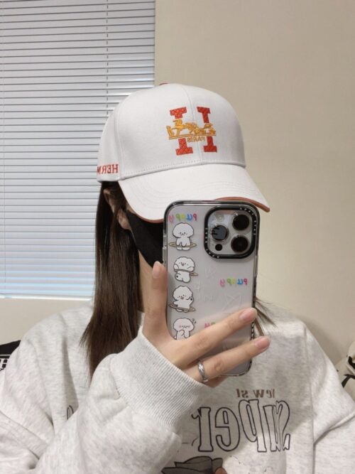 【AT2245】新しい HERMÈS（エルメス）の最新のオリジナル野球帽、カラーブロックのH、通気性のある帆布生地+ステンレス製調整バックル、細部にこだわったデザイン、スタイリッシュでカッコいい、品質も抜群です！