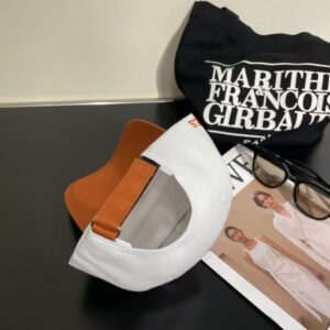 【AT2245】新しい HERMÈS（エルメス）の最新のオリジナル野球帽、カラーブロックのH、通気性のある帆布生地+ステンレス製調整バックル、細部にこだわったデザイン、スタイリッシュでカッコいい、品質も抜群です！