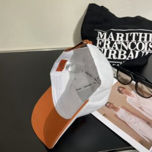 【AT2245】新しい HERMÈS（エルメス）の最新のオリジナル野球帽、カラーブロックのH、通気性のある帆布生地+ステンレス製調整バックル、細部にこだわったデザイン、スタイリッシュでカッコいい、品質も抜群です！