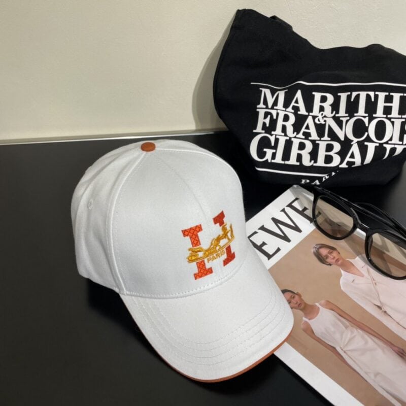 【AT2245】新しい HERMÈS（エルメス）の最新のオリジナル野球帽、カラーブロックのH、通気性のある帆布生地+ステンレス製調整バックル、細部にこだわったデザイン、スタイリッシュでカッコいい、品質も抜群です！