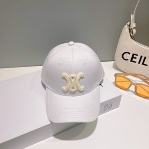 【AT2252】CELINEの2024年春夏コレクションの新作シンプルなベースボールキャップは防塵袋付きで販売中です。ブランドの新作が入荷したので、お早めに手に入れてください！