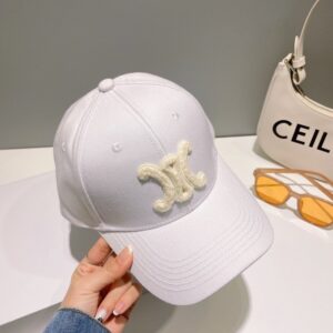 【AT2252】CELINEの2024年春夏コレクションの新作シンプルなベースボールキャップは防塵袋付きで販売中です。ブランドの新作が入荷したので、お早めに手に入れてください！