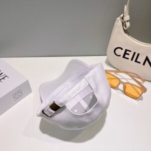 【AT2252】CELINEの2024年春夏コレクションの新作シンプルなベースボールキャップは防塵袋付きで販売中です。ブランドの新作が入荷したので、お早めに手に入れてください！