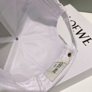 【AT2252】CELINEの2024年春夏コレクションの新作シンプルなベースボールキャップは防塵袋付きで販売中です。ブランドの新作が入荷したので、お早めに手に入れてください！