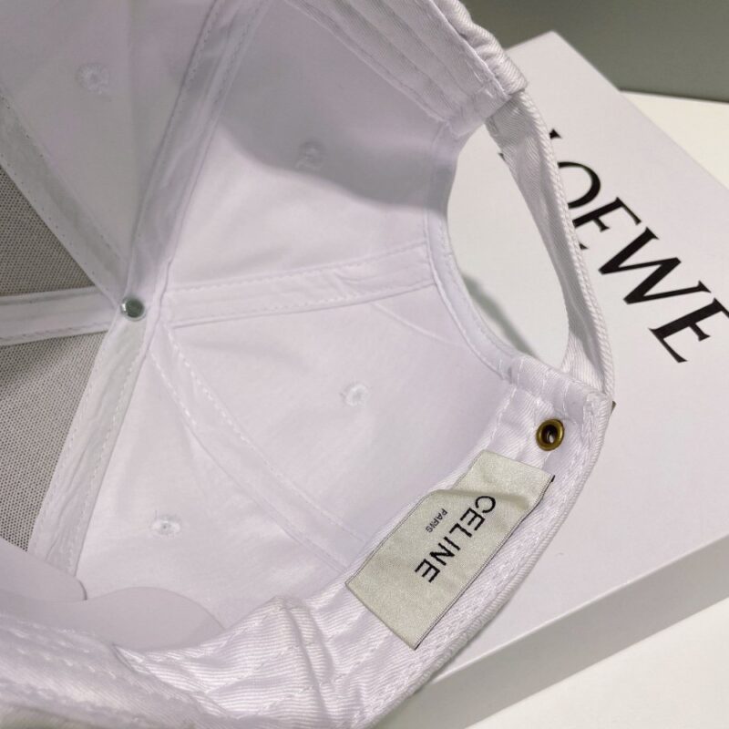 【AT2252】CELINEの2024年春夏コレクションの新作シンプルなベースボールキャップは防塵袋付きで販売中です。ブランドの新作が入荷したので、お早めに手に入れてください！