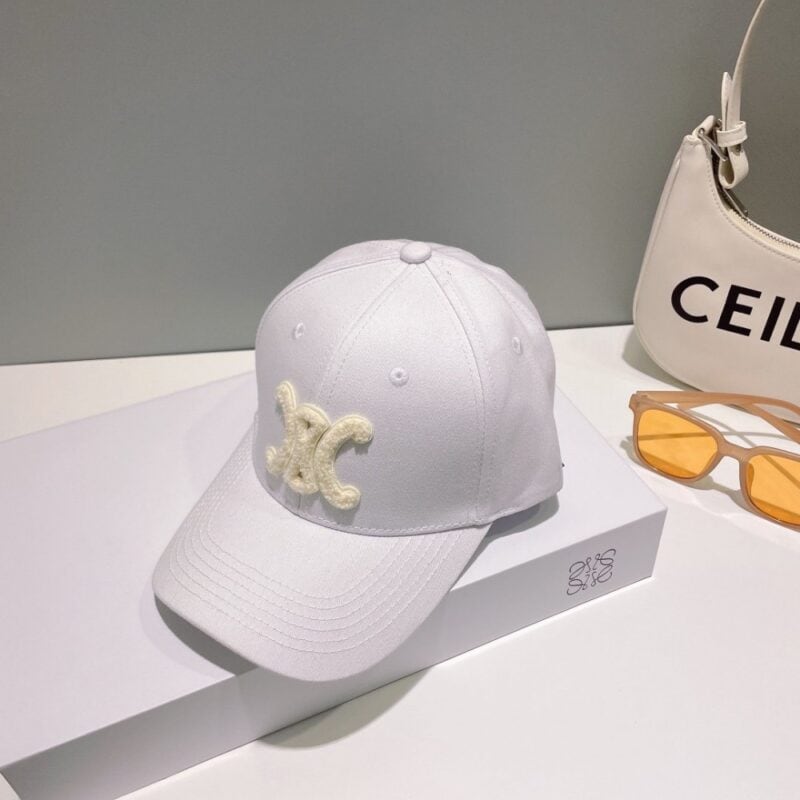 【AT2252】CELINEの2024年春夏コレクションの新作シンプルなベースボールキャップは防塵袋付きで販売中です。ブランドの新作が入荷したので、お早めに手に入れてください！