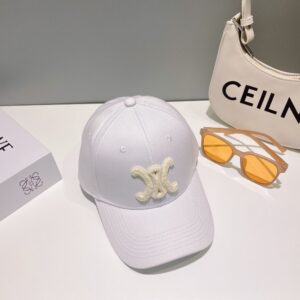 【AT2252】CELINEの2024年春夏コレクションの新作シンプルなベースボールキャップは防塵袋付きで販売中です。ブランドの新作が入荷したので、お早めに手に入れてください！