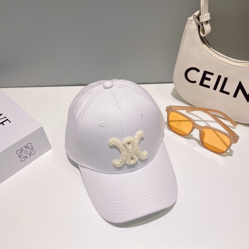 【AT2252】CELINEの2024年春夏コレクションの新作シンプルなベースボールキャップは防塵袋付きで販売中です。ブランドの新作が入荷したので、お早めに手に入れてください！