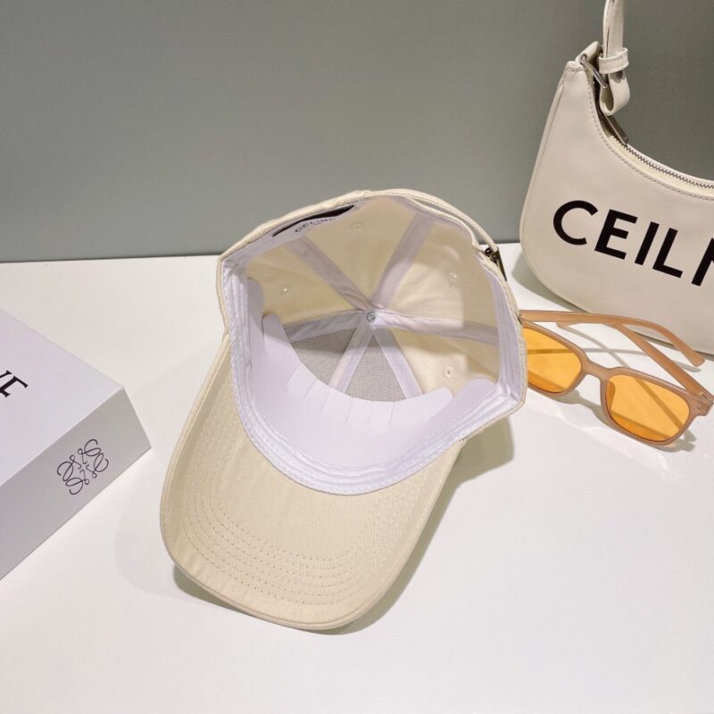 【AT2253】CELINEの2024年春夏コレクションからの新作シンプルなベースボールキャップをお手に入れてください！新作が入荷しました。大人気ブランドアイテムで、コーディネートしやすいアイテムです。お早めにGETしてください！
