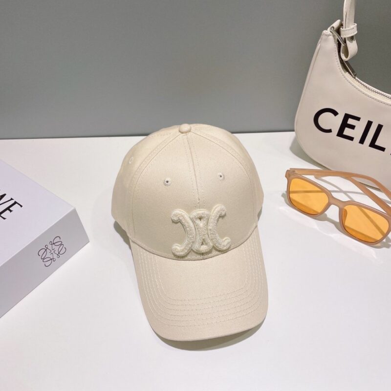 【AT2253】CELINEの2024年春夏コレクションからの新作シンプルなベースボールキャップをお手に入れてください！新作が入荷しました。大人気ブランドアイテムで、コーディネートしやすいアイテムです。お早めにGETしてください！