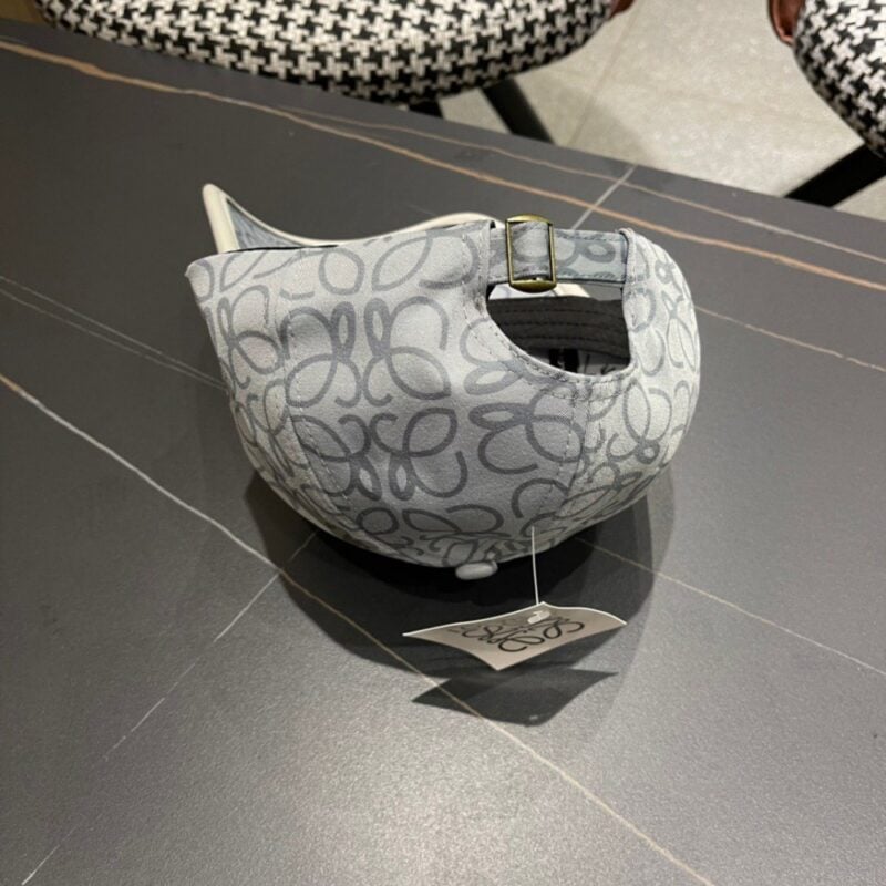 【AT2257】LOEWEロイヴ 2024年モデルのベースボールキャップ、店頭の定番商品、男女兼用