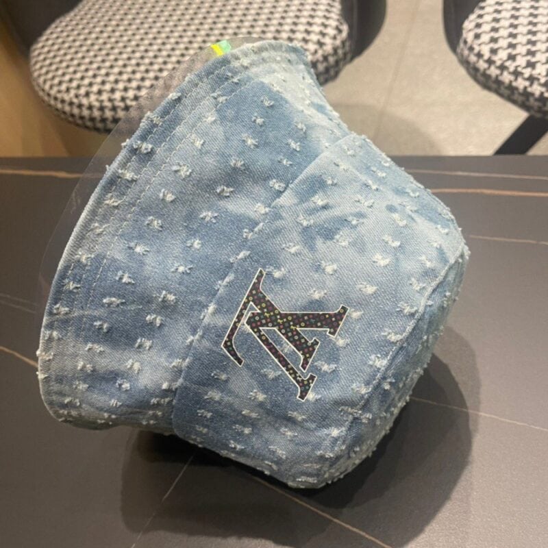 【AT2259】LV Louis Vuittonの公式ウェブサイトから出荷された、クラシックなデニムフィッシャーマン帽。非常にクラシックで、流行の復古的な美しさがあり、四季を通して使用できる、外出時に必須のアイテムです。顔を小さく見せる効果もあります。