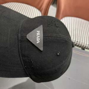 【AT2263】プラダPradaのトレンディな三角ロゴキャップはシンプルでかっこよく、男女兼用で超クールなファッションストリートスタイルです。帽子の形状も非常に良いです。