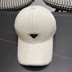 【AT2268】Prada プラダ2024の早秋冬新作ウールベースボールキャップ。デザイン感が非常に強く、頭の形に非常に適しており、あらゆる頭の形を修正できる、実力派の万能アイテム。
