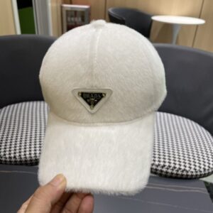 【AT2268】Prada プラダ2024の早秋冬新作ウールベースボールキャップ。デザイン感が非常に強く、頭の形に非常に適しており、あらゆる頭の形を修正できる、実力派の万能アイテム。