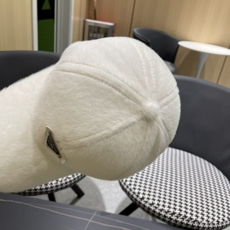 【AT2268】Prada プラダ2024の早秋冬新作ウールベースボールキャップ。デザイン感が非常に強く、頭の形に非常に適しており、あらゆる頭の形を修正できる、実力派の万能アイテム。