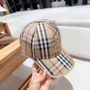 【AT2271】Burberry バーバリーの新しい春夏のカラーブロックベースボールキャップ🧢2024年の春夏のファッションアイテム！個性的なロゴ刺繍！男性でも女性でもファッション感が強い！クールな感じ！