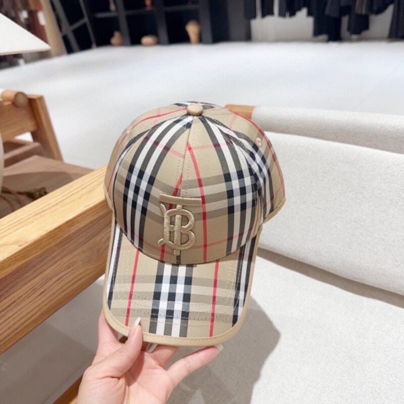 【AT2271】Burberry バーバリーの新しい春夏のカラーブロックベースボールキャップ🧢2024年の春夏のファッションアイテム！個性的なロゴ刺繍！男性でも女性でもファッション感が強い！クールな感じ！