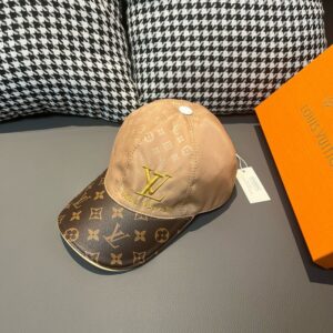 【AT2277】LV (Louis Vuitton) 配箱布袋、LV（ルイヴィトン）の新作オリジナル棒球帽、モノグラム柄パッチワーク、プリント入りサテン生地+専門店のモノグラムレザー、細かい仕事で完璧、クオリティが素晴らしい、ベースのヘッドサイズ56、調整可能なパッチ付き。