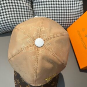 【AT2277】LV (Louis Vuitton) 配箱布袋、LV（ルイヴィトン）の新作オリジナル棒球帽、モノグラム柄パッチワーク、プリント入りサテン生地+専門店のモノグラムレザー、細かい仕事で完璧、クオリティが素晴らしい、ベースのヘッドサイズ56、調整可能なパッチ付き。