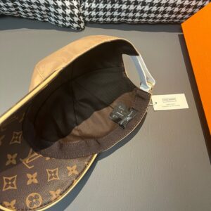 【AT2277】LV (Louis Vuitton) 配箱布袋、LV（ルイヴィトン）の新作オリジナル棒球帽、モノグラム柄パッチワーク、プリント入りサテン生地+専門店のモノグラムレザー、細かい仕事で完璧、クオリティが素晴らしい、ベースのヘッドサイズ56、調整可能なパッチ付き。