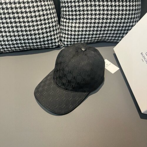 【AT2287】ボックス包装付きの新しいBalenciaga（バレンシアガ）のベースボールキャップです。キャンバス生地+最上級牛革、純綿裏地で、軽量で通気性があり、シンプルでスタイリッシュ！基本的なヘッドサイズは56で、ベルクロで調整可能です。男女兼用で、四季に必須アイテムです！