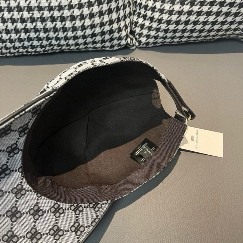 【AT2288】配ボックスバッグ、バレンシアガ（Balenciaga）の新作オリジナル野球帽。キャンバス生地+牛革、純綿裏地で軽量で通気性があり、シンプルで上品！基本的なヘッドサイズは56で、調節可能なパッチがついており、男女ともに使用可能で、四季に必須！