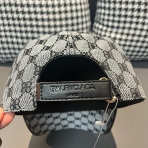 【AT2288】配ボックスバッグ、バレンシアガ（Balenciaga）の新作オリジナル野球帽。キャンバス生地+牛革、純綿裏地で軽量で通気性があり、シンプルで上品！基本的なヘッドサイズは56で、調節可能なパッチがついており、男女ともに使用可能で、四季に必須！