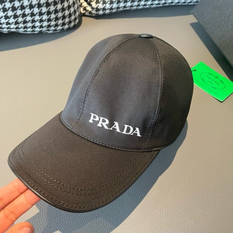 【AT2289】Prada（プラダ）の新作オリジナル野球帽、刺繍ロゴ、純粋な綿生地＋上質な牛革、軽量で通気性抜群！クオリティは最高で、基本的なヘッドサイズは56、パッチ調整可能です。