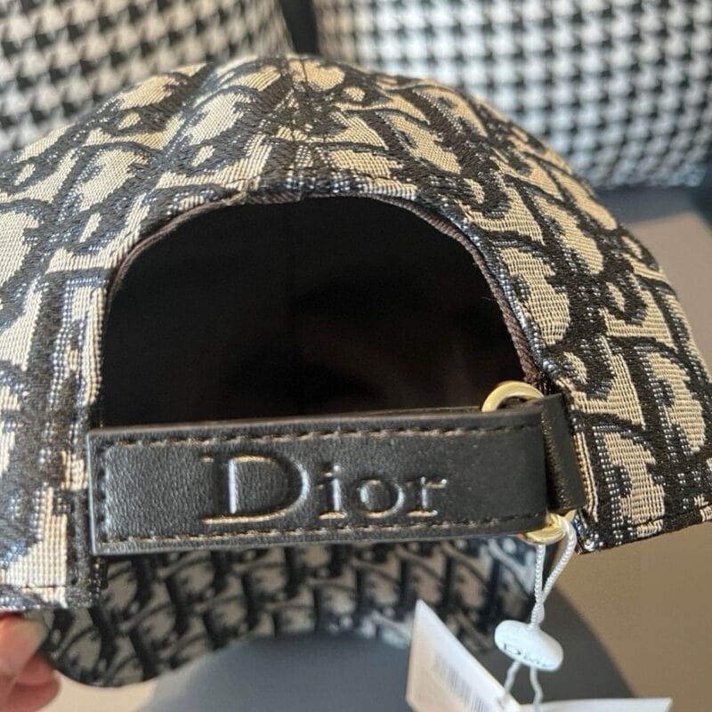 【AT2291】ボックス付きの布袋、新しいDiorのオリジナル野球帽、Diorのモノグラム柄、レトロな雰囲気たっぷりの人気商品、店頭完売中、キャンバス素材+上質な牛革、純綿裏地、軽量通気性抜群！質の良さは抜群で、基本の頭周り56、パッチが調節可能です。