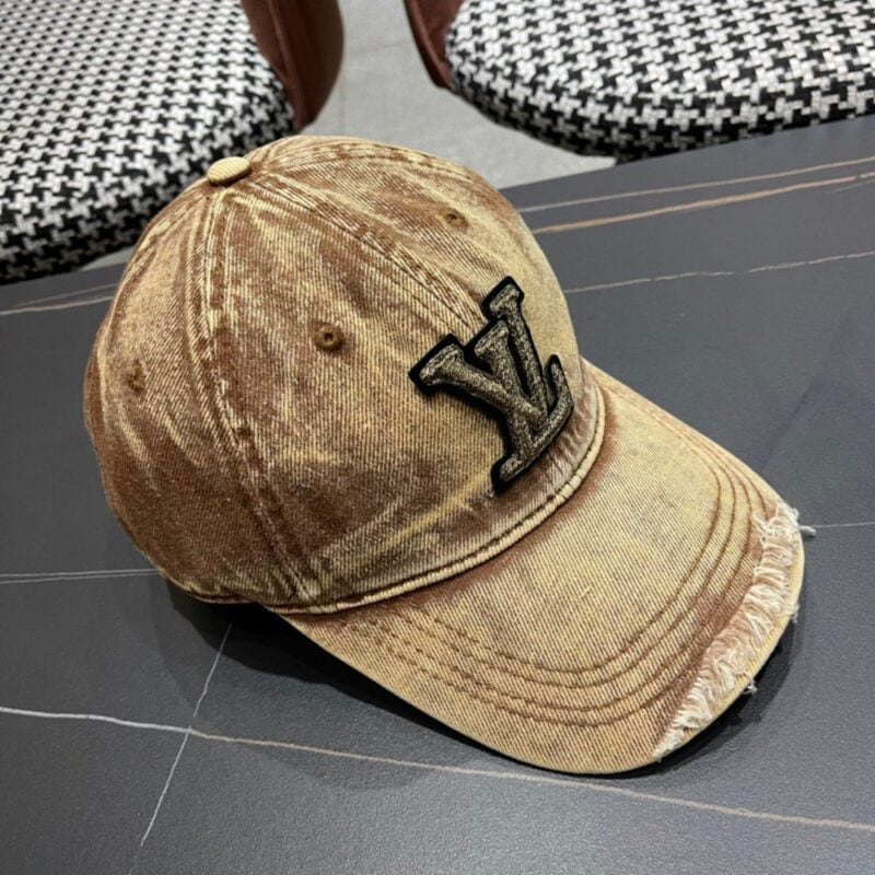 【AT2302】LV (Louis Vuitton) LV（ルイ・ヴィトン）の新しいデニムベースボールキャップは、品質が非常に素晴らしく、基本的なヘッドサイズは56で、ベルクロで調整が可能です。