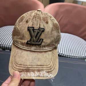 【AT2302】LV (Louis Vuitton) LV（ルイ・ヴィトン）の新しいデニムベースボールキャップは、品質が非常に素晴らしく、基本的なヘッドサイズは56で、ベルクロで調整が可能です。