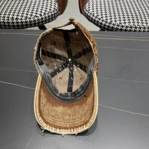 【AT2302】LV (Louis Vuitton) LV（ルイ・ヴィトン）の新しいデニムベースボールキャップは、品質が非常に素晴らしく、基本的なヘッドサイズは56で、ベルクロで調整が可能です。