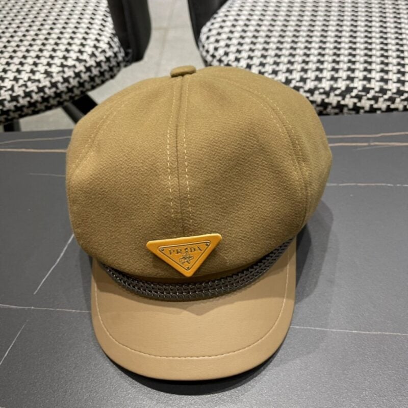 【AT2310】Prada プラダ2024年の早秋、ベレーハットの新作が入荷しました。ブランドアイテムでとても合わせやすく、旅行や街歩きに必須アイテムです。