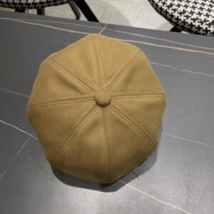 【AT2310】Prada プラダ2024年の早秋、ベレーハットの新作が入荷しました。ブランドアイテムでとても合わせやすく、旅行や街歩きに必須アイテムです。