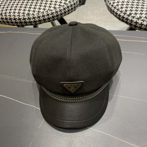 【AT2311】Prada プラダの2024年早秋のベレーハット新作が入荷されました。高級ブランドのアイテムで、どんなコーディネートにもぴったりです。旅行や街歩きには必須アイテムです。