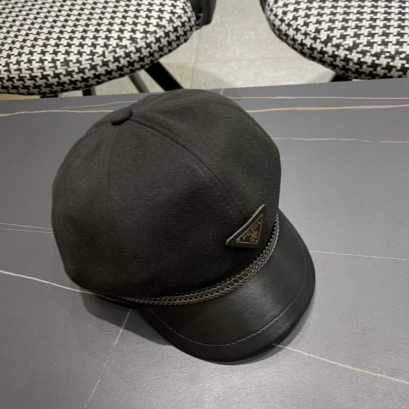 【AT2311】Prada プラダの2024年早秋のベレーハット新作が入荷されました。高級ブランドのアイテムで、どんなコーディネートにもぴったりです。旅行や街歩きには必須アイテムです。