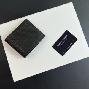 【AT2321】Bottega Veneta 原厂の仔牛革（内蔵されたシャネルの香水袋）Baodi Jia BVメンズウォレットウォレットメンズバッグ、写真は実物を撮影したものです、実際の良質を確実にします、輸入仔牛革を使用し、高級ハードウェアを使用し、彼がストリートに出かけるのに最適な男性には必須のアイテムです🔥（短財布）ギフトボックス付き