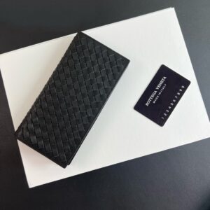 【AT2322】Bottega Veneta ボッテガ・ヴェネタ、オリジナルの牛皮（内部にシャネルのポーチが付属）BV最新の男女兼用編み財布スーツクリップ長財布 😄 オリジナル品質 公式ウェブサイトと同期 最高級の牛革を使用 手触りが超素晴らしい オリジナルの金具 独特なデザインスタイル 完璧すぎる 細部の作りが精巧で上品な 高い品質でありながら内面に深みがある ハイエンドで格好良く 高品質