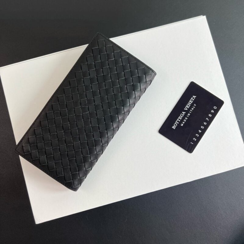 【AT2322】Bottega Veneta ボッテガ・ヴェネタ、オリジナルの牛皮（内部にシャネルのポーチが付属）BV最新の男女兼用編み財布スーツクリップ長財布 😄 オリジナル品質 公式ウェブサイトと同期 最高級の牛革を使用 手触りが超素晴らしい オリジナルの金具 独特なデザインスタイル 完璧すぎる 細部の作りが精巧で上品な 高い品質でありながら内面に深みがある ハイエンドで格好良く 高品質