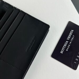 【AT2322】Bottega Veneta ボッテガ・ヴェネタ、オリジナルの牛皮（内部にシャネルのポーチが付属）BV最新の男女兼用編み財布スーツクリップ長財布 😄 オリジナル品質 公式ウェブサイトと同期 最高級の牛革を使用 手触りが超素晴らしい オリジナルの金具 独特なデザインスタイル 完璧すぎる 細部の作りが精巧で上品な 高い品質でありながら内面に深みがある ハイエンドで格好良く 高品質