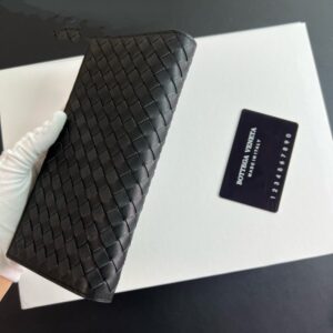 【AT2322】Bottega Veneta ボッテガ・ヴェネタ、オリジナルの牛皮（内部にシャネルのポーチが付属）BV最新の男女兼用編み財布スーツクリップ長財布 😄 オリジナル品質 公式ウェブサイトと同期 最高級の牛革を使用 手触りが超素晴らしい オリジナルの金具 独特なデザインスタイル 完璧すぎる 細部の作りが精巧で上品な 高い品質でありながら内面に深みがある ハイエンドで格好良く 高品質